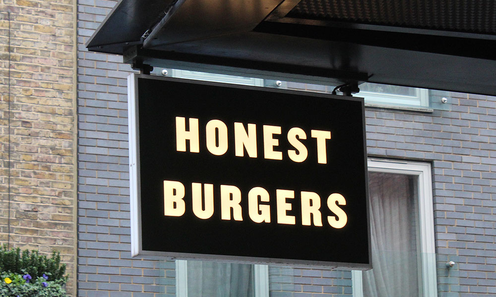 Signage Projection Signs - The Best Option for Narrow Pavements and Busy Streets Blog Image